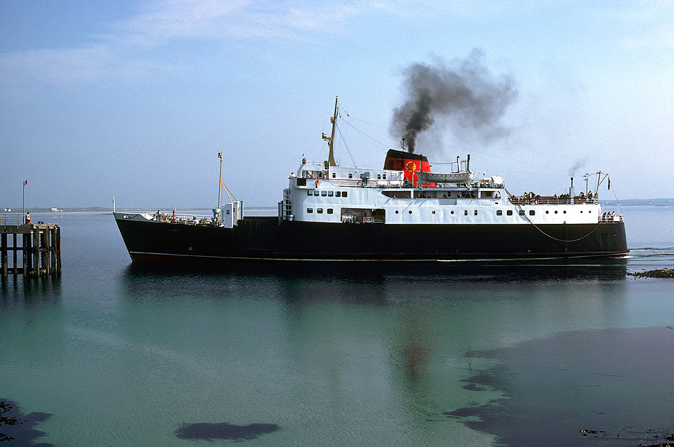 MV Columba arrives at Gott Pier